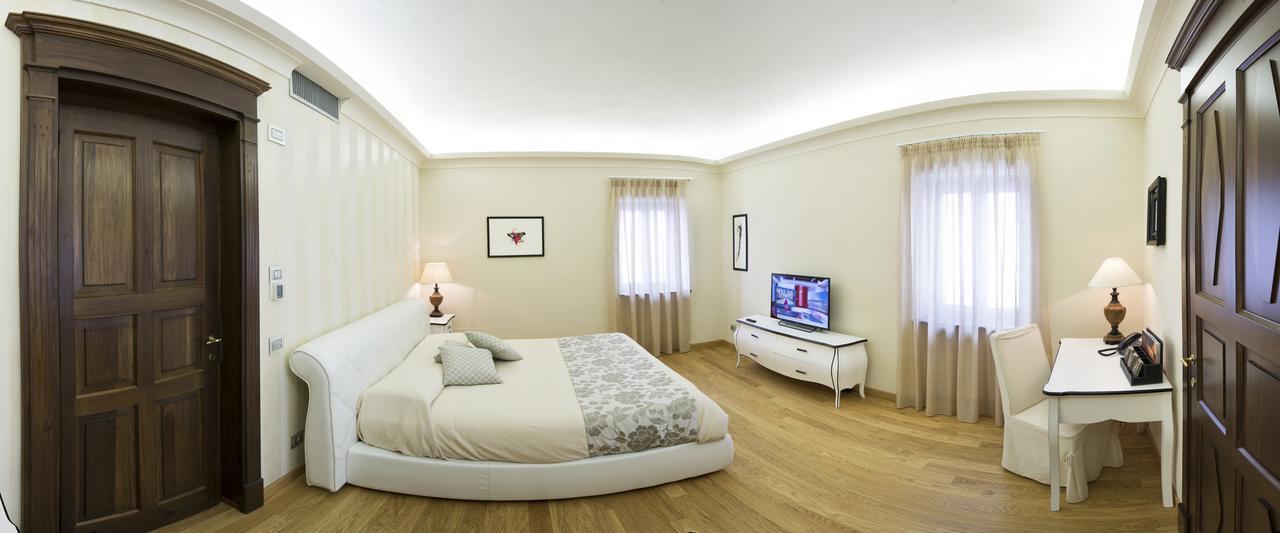 Costa Di Bussia Villa มอนฟอร์เต ดิ อัลบา ภายนอก รูปภาพ
